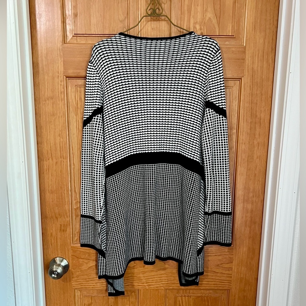 Belldini Monochrome Geometric Cardigan - Picture 5 of 5